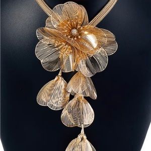 Golden Floral Delicate Filagree Necklace